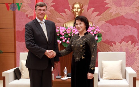 Nguyen Thi Kim Ngan reçoit les ambassadeurs chinois et australien - ảnh 2